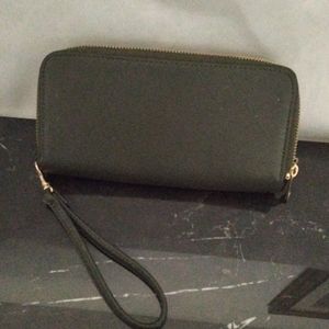 💲👌Wristlet Green Faux Leather Wallet